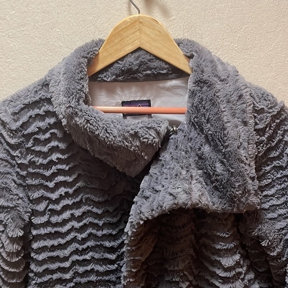 Patagonia Pelage Gray Furry Jacket Size Small - Picture 7 of 9